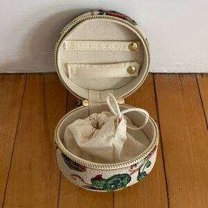 Sézane travel jewelry case